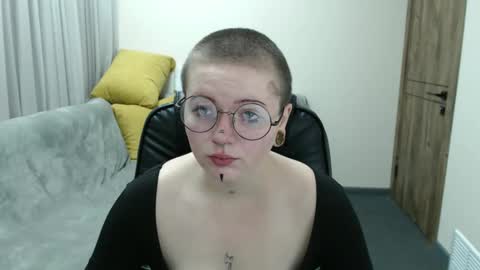 nikkysnow online show from 10/03/25, 08:22