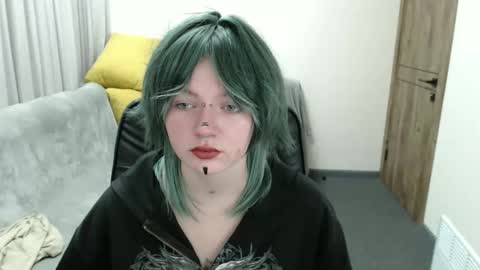 nikkysnow online show from 10/17/25, 08:17