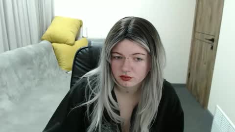 nikkysnow online show from 10/18/25, 08:04