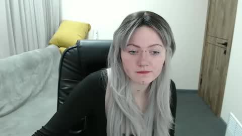 nikkysnow online show from 10/22/25, 08:03