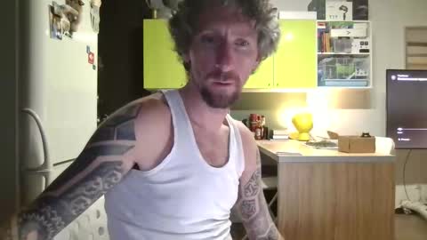 Snapshot of niknik39 chatting on 10/31/25, 08:32 niknik39 online show from 10/31/25, 08:32