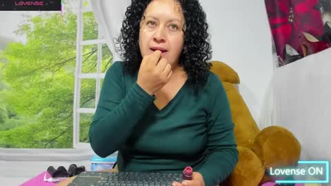 Snapshot of nikol32__ chatting on 04/06/26, 10:27 dayan online show from 04/06/26, 10:27