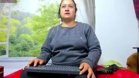 Snapshot of nikol32__ chatting on 05/18/26, 10:32 dayan online show from 05/18/26, 10:32
