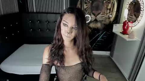 Snapshot of nikol_rang__ chatting on 10/28/25, 08:22 Nikol Rang online show from 10/28/25, 08:22