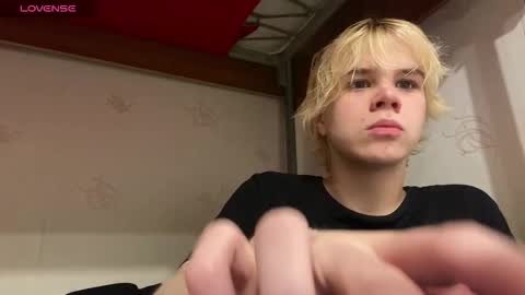 Snapshot of nikolasbucks chatting on 12/14/25, 07:18 nikolasbucks online show from 12/14/25, 07:18