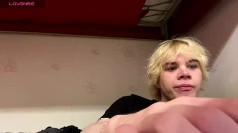 Snapshot of nikolasbucks chatting on 12/17/25, 09:32 nikolasbucks online show from 12/17/25, 09:32