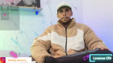 Snapshot of nikolay_dimitrov chatting on 11/19/25, 06:35 online show from 11/19/25, 06:35