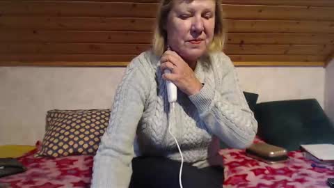 Nikole1 online show from 10/26/25, 10:21