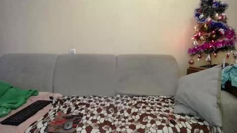 Snapshot of nikolettared chatting on 12/15/25, 12:31 Nikoletta online show from 12/15/25, 12:31