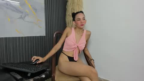 nikoll_evanss online show from 10/26/25, 08:04