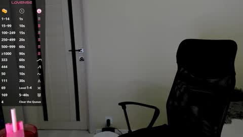 Snapshot of nikoll_s chatting on 09/18/25, 02:57 online show from 09/18/25, 02:57