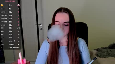 Snapshot of nikoll_s chatting on 10/15/25, 03:39 online show from 10/15/25, 03:39