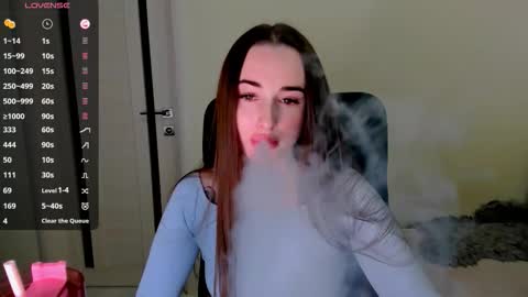 Snapshot of nikoll_s chatting on 10/18/25, 03:53 online show from 10/18/25, 03:53