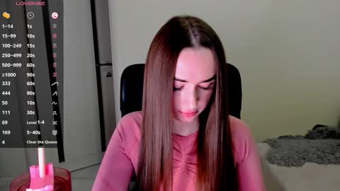 Snapshot of nikoll_s chatting on 10/24/25, 06:32 online show from 10/24/25, 06:32