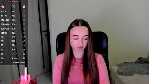 Snapshot of nikoll_s chatting on 10/28/25, 07:12 online show from 10/28/25, 07:12