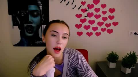 nikonara_ online show from 12/04/24, 04:16