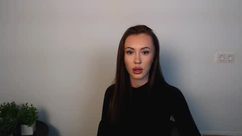 nikonara_ online show from 10/23/25, 04:28