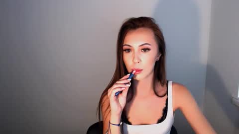 nikonara_ online show from 11/17/25, 01:39