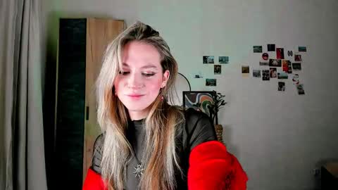 Snapshot of niky_jess chatting on 12/19/24, 02:24 Veronica online show from 12/19/24, 02:24