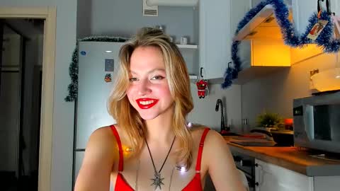 Snapshot of niky_jess chatting on 12/24/24, 10:39 Veronica online show from 12/24/24, 10:39