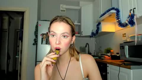 Snapshot of niky_jess chatting on 01/12/25, 10:12 Veronica online show from 01/12/25, 10:12