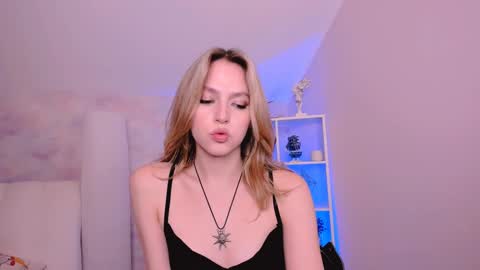 Snapshot of niky_jess chatting on 01/22/25, 05:17 Veronica online show from 01/22/25, 05:17