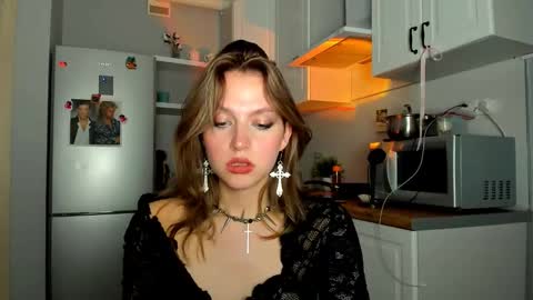 Snapshot of niky_jess chatting on 02/10/25, 05:19 Veronica online show from 02/10/25, 05:19