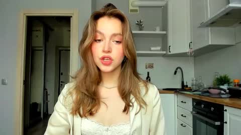 Snapshot of niky_jess chatting on 02/13/25, 10:55 Veronica online show from 02/13/25, 10:55