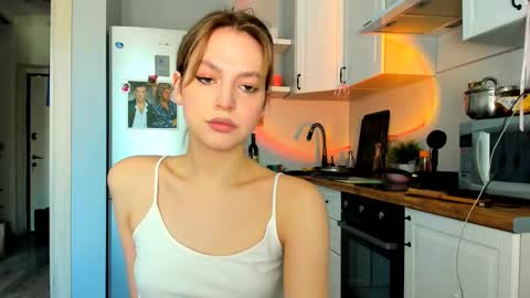 Snapshot of niky_jess chatting on 02/19/25, 10:45 Veronica online show from 02/19/25, 10:45