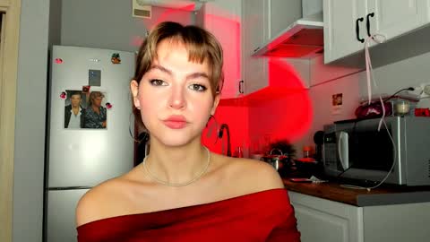 Snapshot of niky_jess chatting on 02/28/25, 10:41 Veronica online show from 02/28/25, 10:41