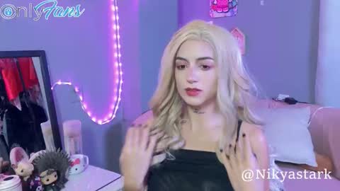 Snapshot of nikyastark chatting on 10/28/25, 02:59 Niky A Stark online show from 10/28/25, 02:59