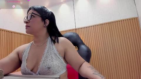 Snapshot of nikyrios chatting on 04/15/26, 12:23 online show from 04/15/26, 12:23