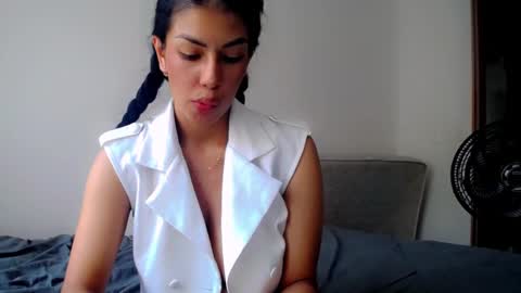 nila online show from 02/21/25, 06:04