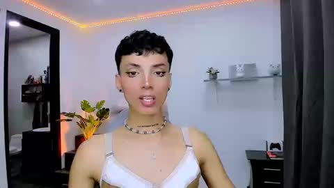 Snapshot of nilam217 chatting on 09/19/25, 03:41 Nilam online show from 09/19/25, 03:41