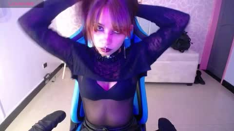 nilia_ch online show from 01/25/25, 10:18