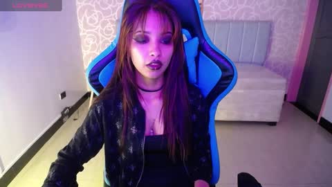 nilia_ch online show from 01/27/25, 10:06