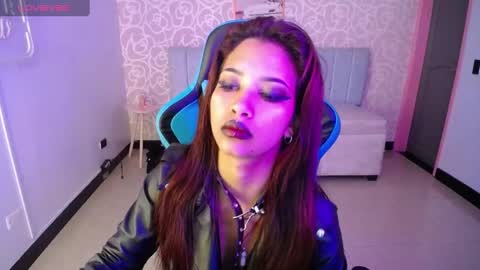 nilia_ch online show from 02/14/25, 08:31