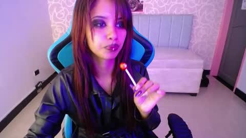 nilia_ch online show from 02/19/25, 11:57