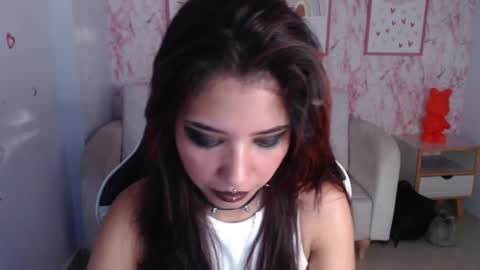 nilia_ch online show from 02/23/25, 11:33
