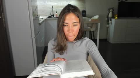 Bella online show from 09/23/25, 02:36