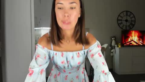 Bella online show from 09/26/25, 04:44