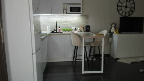 Bella online show from 10/03/25, 01:46