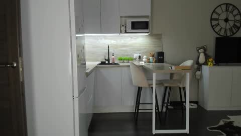 Bella online show from 10/07/25, 08:39