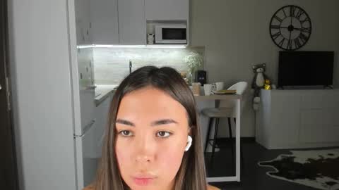 Bella online show from 10/28/25, 07:16