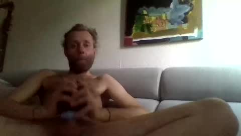 Snapshot of nilsberlin99 chatting on 10/28/25, 07:45 nilsberlin99 online show from 10/28/25, 07:45