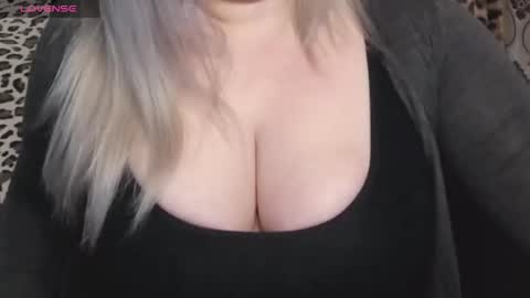 Snapshot of nimphoteasex chatting on 03/21/26, 08:52 Blonde Nimpho online show from 03/21/26, 08:52