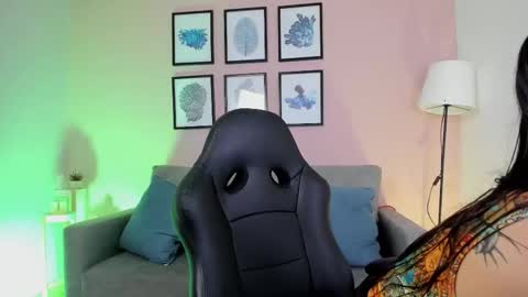 Nina online show from 12/17/25, 11:44