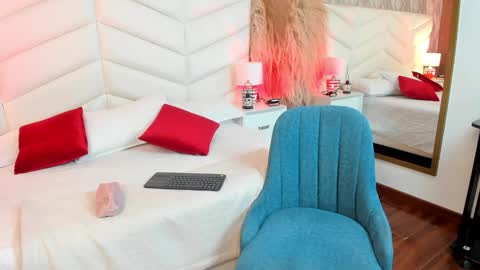 Snapshot of nina__ford chatting on 10/31/25, 07:59 nina__ford online show from 10/31/25, 07:59