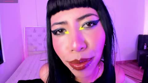 Nina Fox  online show from 06/03/26, 04:56