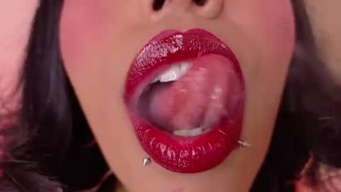 Nina Fox  online show from 07/17/26, 12:06